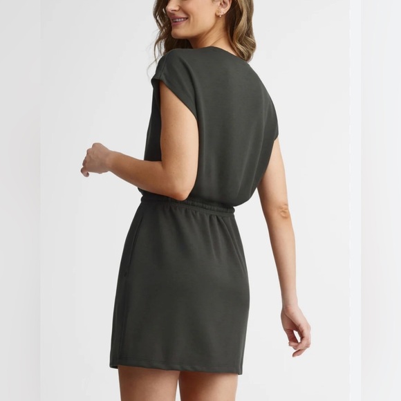 Dynamite Avant-Garde Black Red Fit Flare Cap SleeveMini Dress size XS - Picture 1 of 7